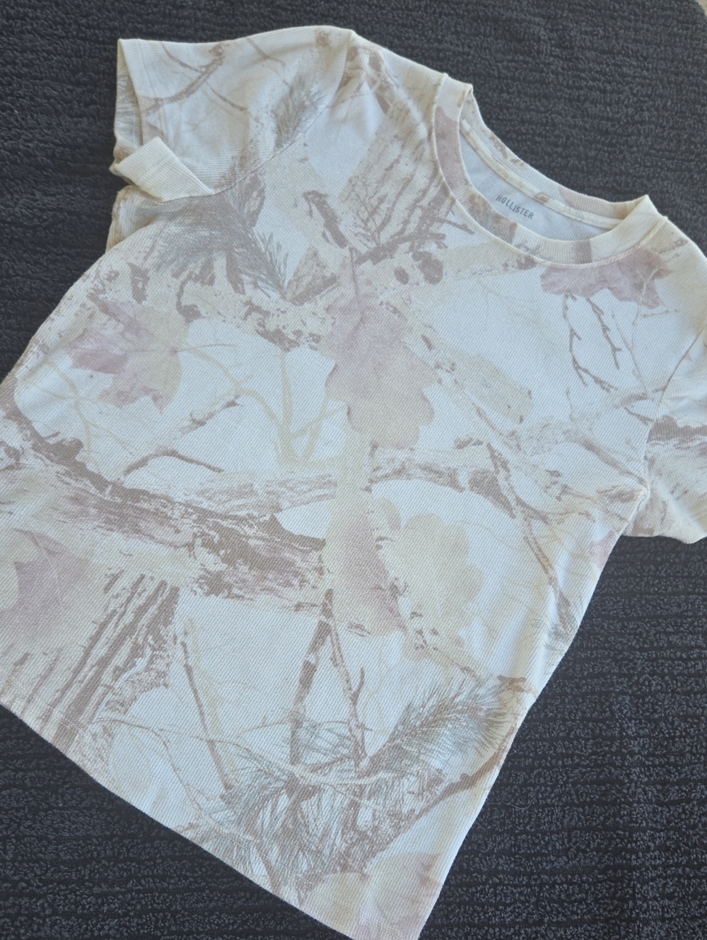 Hollister Camo Short Sleeve Ribbed Tee